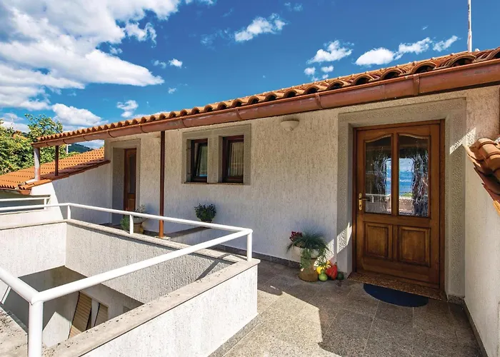2 Bedroom Awesome In Apartmán Lovran