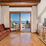 Gorgeous In Apartament Lovran