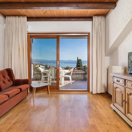 2 Bedroom Awesome In Апартаменты Ловран