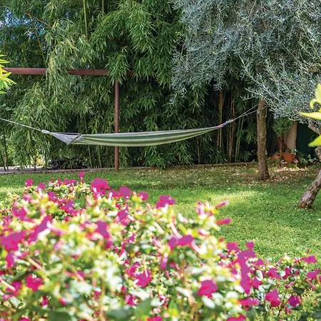 Апартаменты 2 Bedroom Awesome In