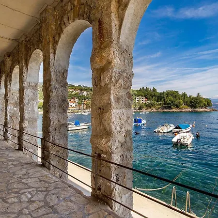 Апартаменты 2 Bedroom Awesome In *