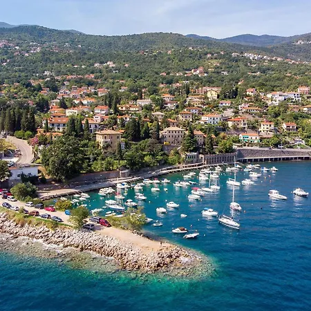 2 Bedroom Awesome In لوفغان