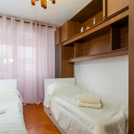 2 Bedroom Awesome In * Ριέκα