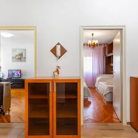 2 Bedroom Awesome In Διαμέρισμα