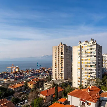 2 Bedroom Awesome In Ριέκα